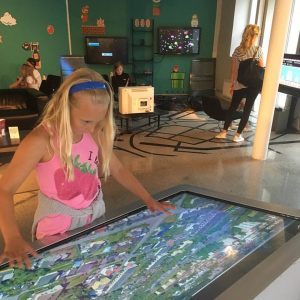 Bring Your Brain & Passion på Visualiseringscenter C i Norrköping - tjejer löser vardagsproblem med teknisk innovation
