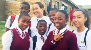 Elever från TBS Helsingborg hjälper elever i Sydafrika att studera vidare
