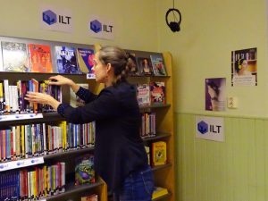 Skolbibliotekariens tips – låt eleverna läsa skönlitterära ljudböcker