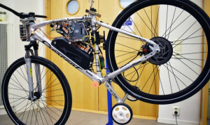MDH-studenter utvecklar självkörande cykel och autonom sophämtningsrobot