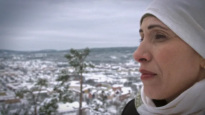 Gina Dirawis mamma Siham Abdul Aziz möter nyanlända familjer i ny UR-serie