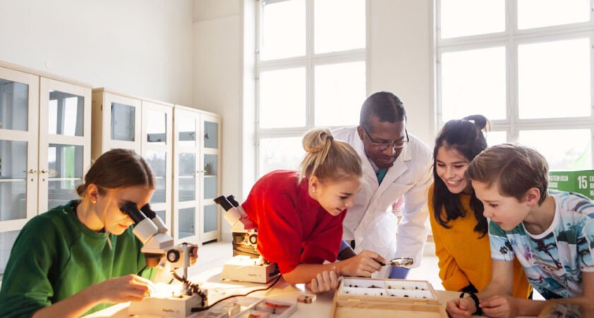 Naturhistoriska riksmuseet når ut med aktuell forskning till landets skolor i stor digital satsning 44 Naturhistoriska riksmuseet når ut med aktuell forskning till landets skolor i stor digital satsning
