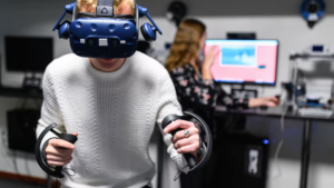 Realgymnasiet i framkant av teknik och digitalisering – använder VR i undervisningen