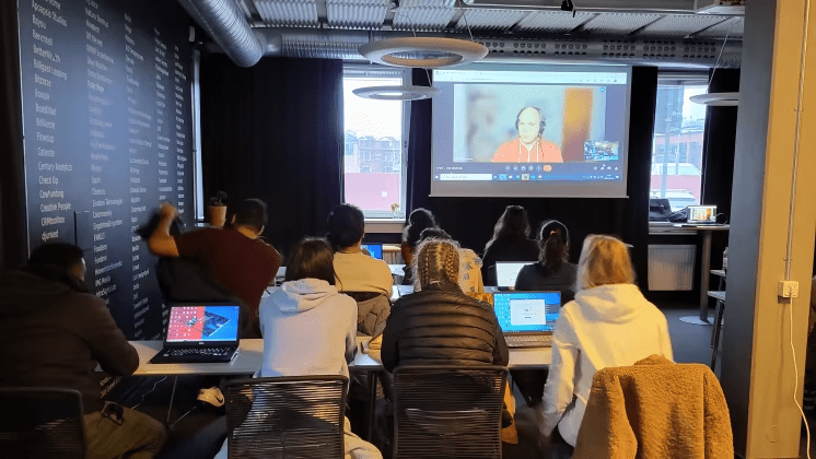 TCS donerar 100 bärbara datorer till ReDi School i Malmö