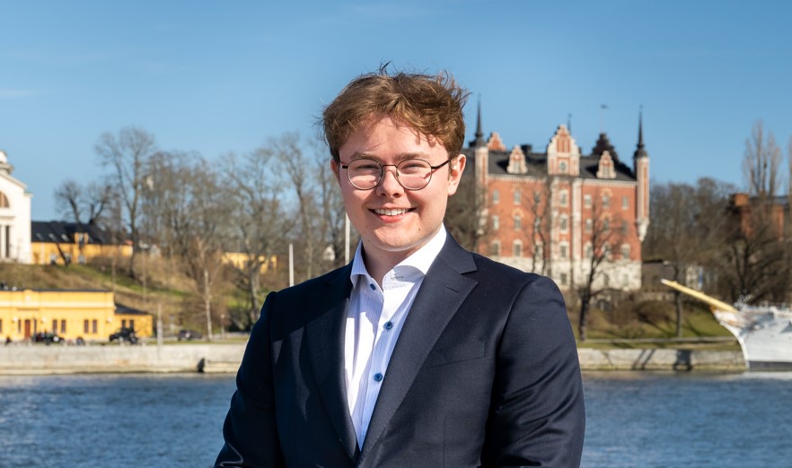 Ung tech-entreprenör prisas av H.M. Konungen