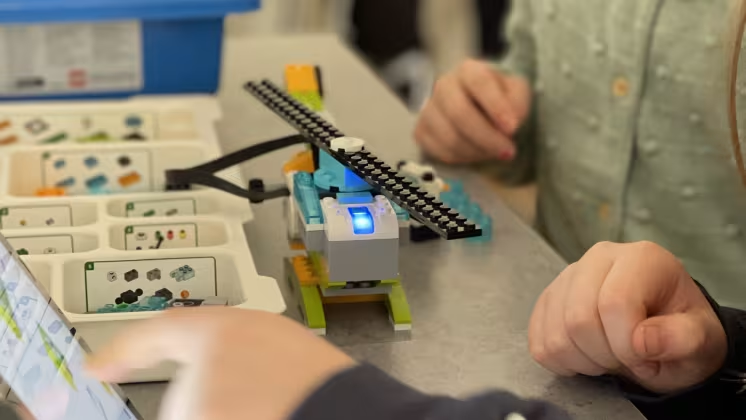 Robotprogrammering ska få bygdens elever mer intresserade av naturvetenskap och teknik