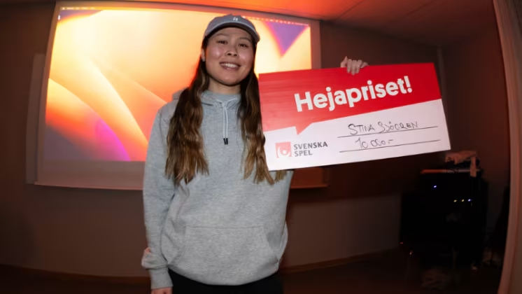 Stina Sjögren tilldelas Hejapriset – en förebild för tjejer inom freeski