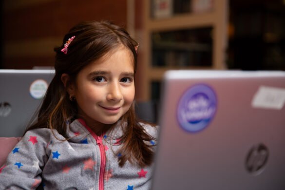 Anmälan öppnar för ny omgång av Hello World!s kostnadsfria onlinekurser för barn och unga