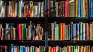 De flesta studenter läser kurslitteraturen – men yngre läser mindre än äldre