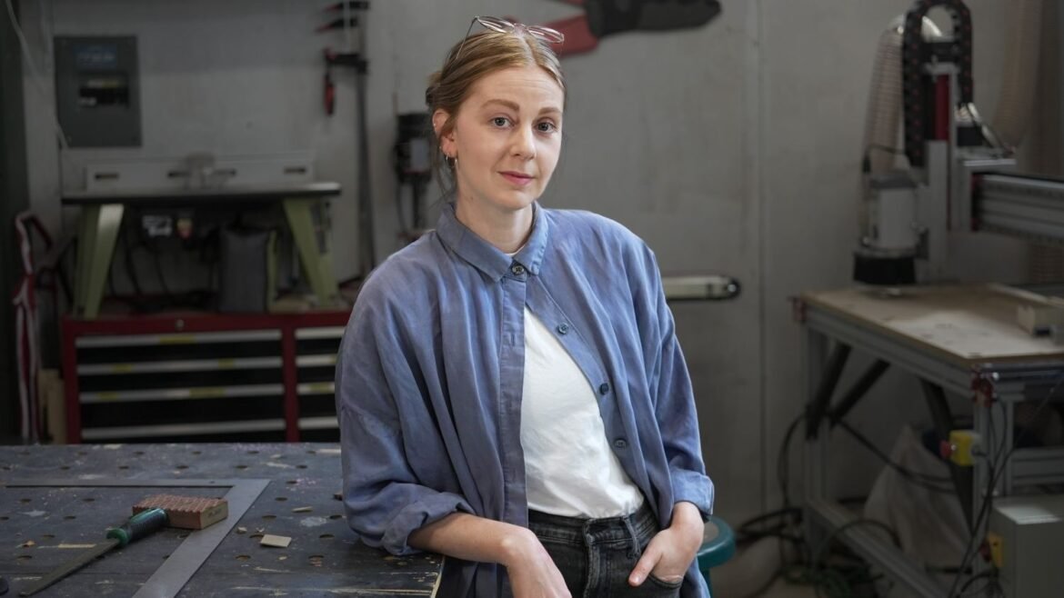 Uppfinnaren Simone Giertz hedersdoktor vid Högskolan i Skövde