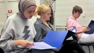 Från F i svenska till egen bokrelease – Författarskolan i Angered ger unga en röst