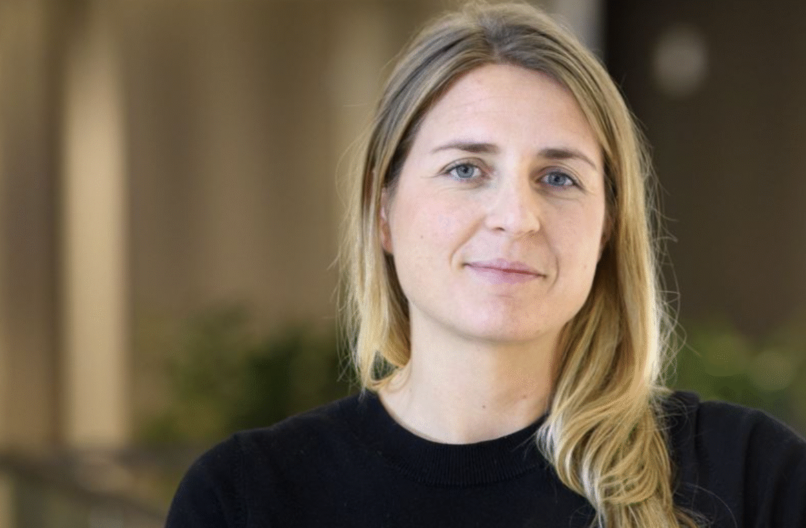 Nätkränkningar tar inte sommarlov – två av fem föräldrar känner sig inte rustade