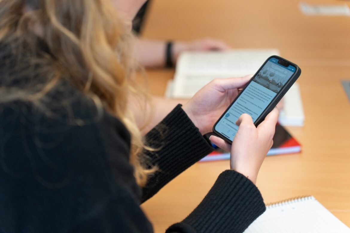 Nu blir det obligatoriskt för gymnasieelever att utbildas om totalförsvaret