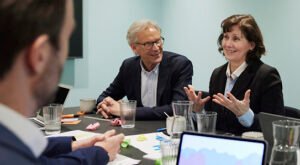 Kommuner behöver ta ett större ansvar för kvaliteten i komvux på entreprenad